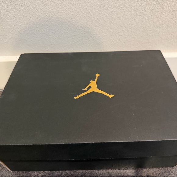 Air Jordan 1 Retro High OG 'Green Glow' - Picture 8 of 16